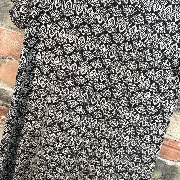 5 for $25🔥LuLaRoe Black & White Paisley Knit Short Sleeve Dress XXS - Picture 3 of 6